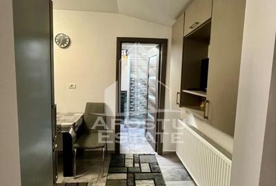 Doua apartamente la curte comuna,zona Traian - 20