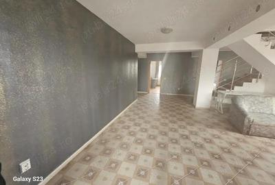 Casă cu 6 camere cu Teren 15000 Mp în Galata - 1