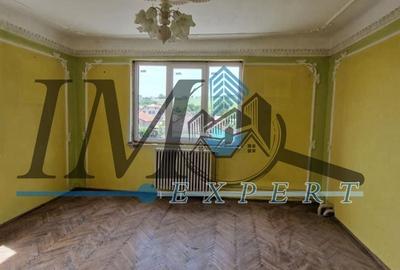 Casă cu 3 camere cu Canalizare în Central - 2