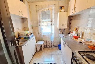 Apartament 3 camere, etaj 3 4, zona Bazinul de Inot Bacau - 2