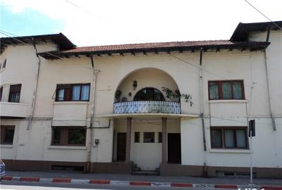 Casă cu 18 camere cu Teren 180 Mp în Central - 4