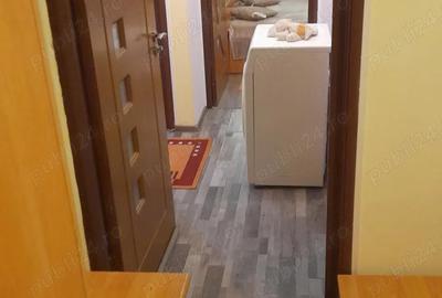Apartament cu 4 camere semidecomandat în Central