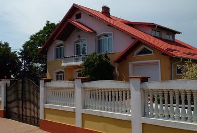 Casă individuală cu 7 camere cu Teren 1551 Mp în Brazi - 1