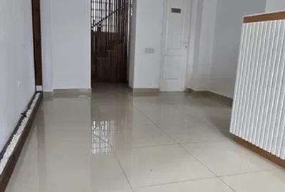 Spațiu comercial, de 110 mp, în Central - 3