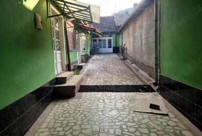 Casă cu 6 camere în Ciclova Română - 3