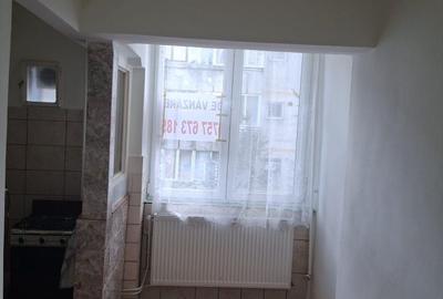 Garsonieră decomandată în Central - 2