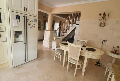 Casă cu 8 camere cu Teren 1100 Mp în Central - 7