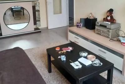 Inchiriez canera in apartament S6 - 1