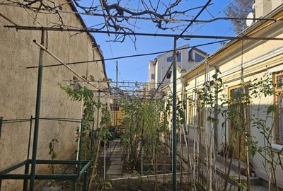 De vanzare 2 corpuri separate de casa 205mp si teren curte 390mp - 5