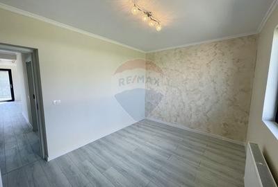 Casă cu 4 camere cu Canalizare în Exterior Vest - 18