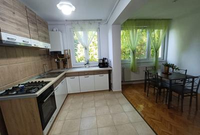 Apartament cu 3 camere decomandat în Central - 1