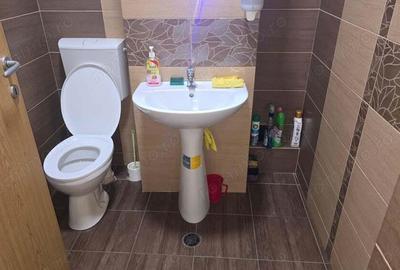 Inchiriez spatiu comercial in Deva, zona ultracentrala (Bld Decebal colt cu I. Creanga), 70 mp - 2