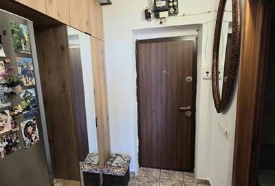 Garsonieră decomandată în Poarta 6 - 10