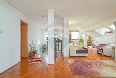 Casă cu 7 camere cu Teren 1167 Mp în Tractorul - 28