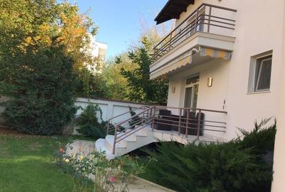 Casă individuală cu 8 camere cu Canalizare în Iancu Nicolae