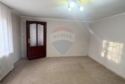 Casă cu 3 camere cu Teren 126 Mp în Central - 1