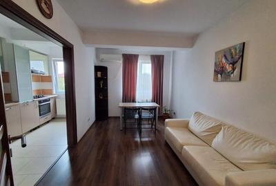 Apartament cu 3 camere decomandat în Sud