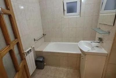 Apartament cu 3 camere decomandat, mobilat în Micro 17 - 2
