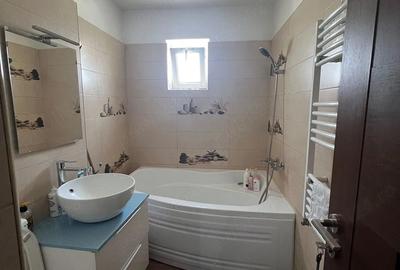 Apartament cu 3 camere decomandat în Central - 1
