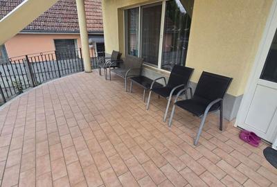 Casă cu 4 camere în Central - 1