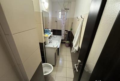 Apartament cu 2 camere semidecomandat în Km 4 - 6
