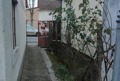 Casă cu 2 camere cu Teren 539 Mp în Girocului - 4