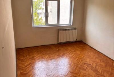 Proprietar vand ap 3 cam cf1 D - 6