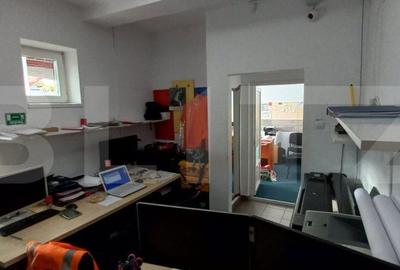 Spațiu comercial, de 71 mp, în Central - 4