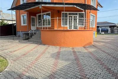 Casă cu 6 camere cu Teren 645 Mp în Unirea