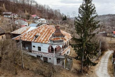 DE VANZARE - CONAC la Breaza, 9 camere, 1.873 mp teren