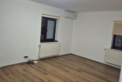 Apartament cu 4 camere în Central - 2