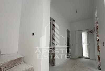 Casă cu 5 camere cu Teren 320 Mp în Ghiroda - 1