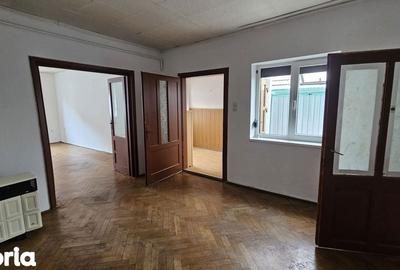 Casă cu 3 camere cu Teren 130 Mp în Central - 14