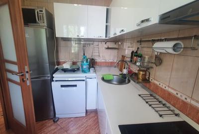 Apartament cu 2 camere semidecomandat, mobilat în 1 Mai - 10