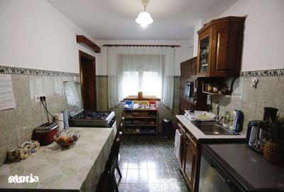 Casă cu 4 camere cu Teren 1400 Mp în Răucești - 13