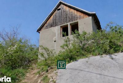 Casă cu 2 camere cu Teren 874 Mp în Central - 1