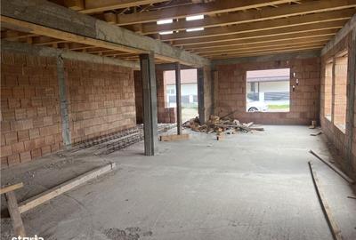 Casă cu 4 camere cu Teren 587 Mp în Central - 1