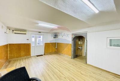 Spațiu comercial, de 42 mp, în Central - 3