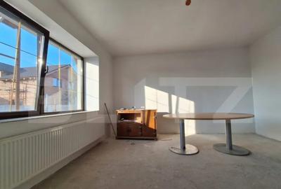 Casă cu 7 camere cu Teren 1881 Mp în Săcălaz