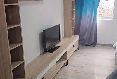 Propietar vand garsoniera in Navodari str.Cabanei etaj 1 - 3