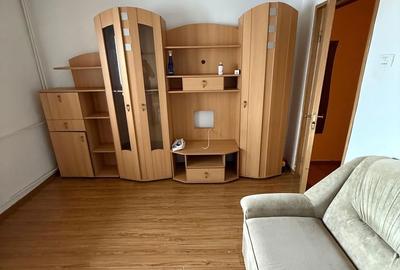 Garsonieră decomandată în Confecții - 2