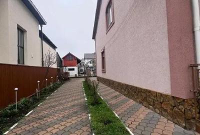 Casă cu 8 camere cu Teren 700 Mp în Rădăuți - 2