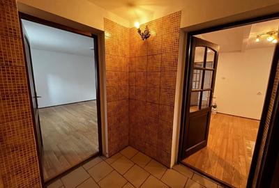 Apartament decomandat de 3 camere la curte/în vilă DE VÂNZARE Direct Proprietar - 2