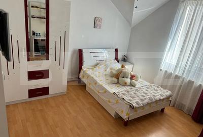 Casa P+1 de vanzare, cu 4 camere, 180 mp, zona Micro 2 - 8