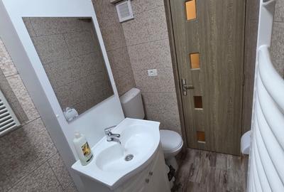 Apartament cu 3 camere decomandat în Exterior Vest
