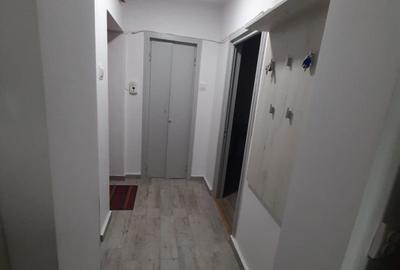 Apartament cu 3 camere decomandat în Cornișa - 4