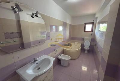 Casă cu 4 camere cu Canalizare în Republicii - 2