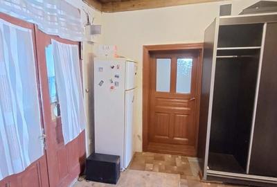 Casă cu 3 camere cu Teren 2420 Mp în Central - 2