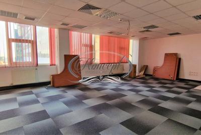Spațiu comercial, de 440 mp, în Central - 3