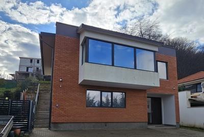 Casa individuala, 230mp utili, 5 dormitoare, 750mp teren, zona Vivo - 1